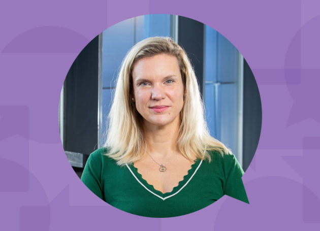 Anneke Westerlaken portret in paars kader